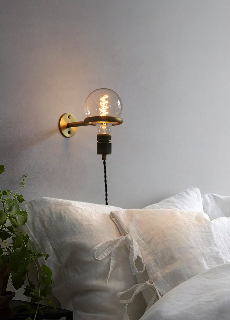 minimalist wall lamp